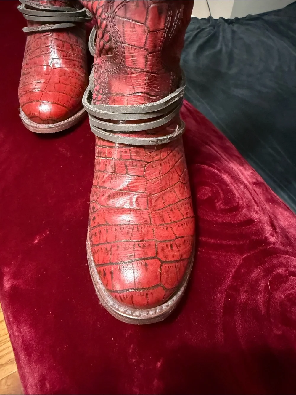 FREEBIRD Coal in red croc